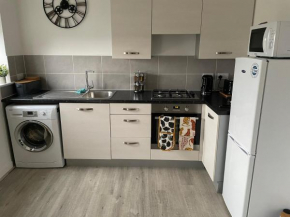 Charming 2-Bed Apartment in Didcot near Oxford